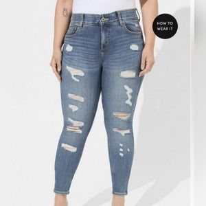 TORRID BOMBSHELL SKINNY SIZE 14